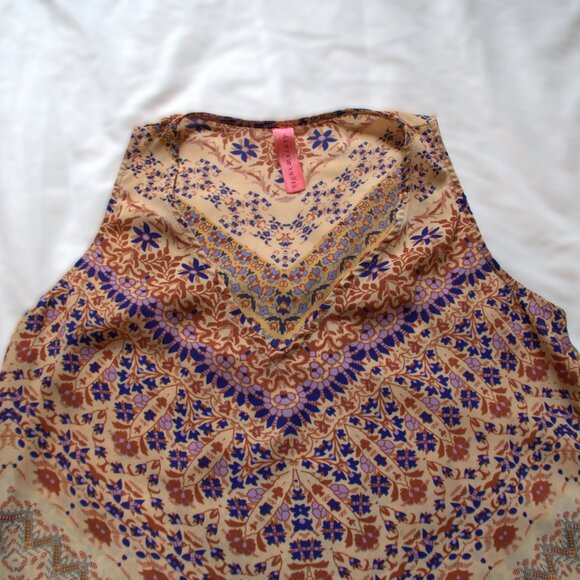 Eight Sixty | Printed Flowy V-neck Tank-top - Picture 3 of 6